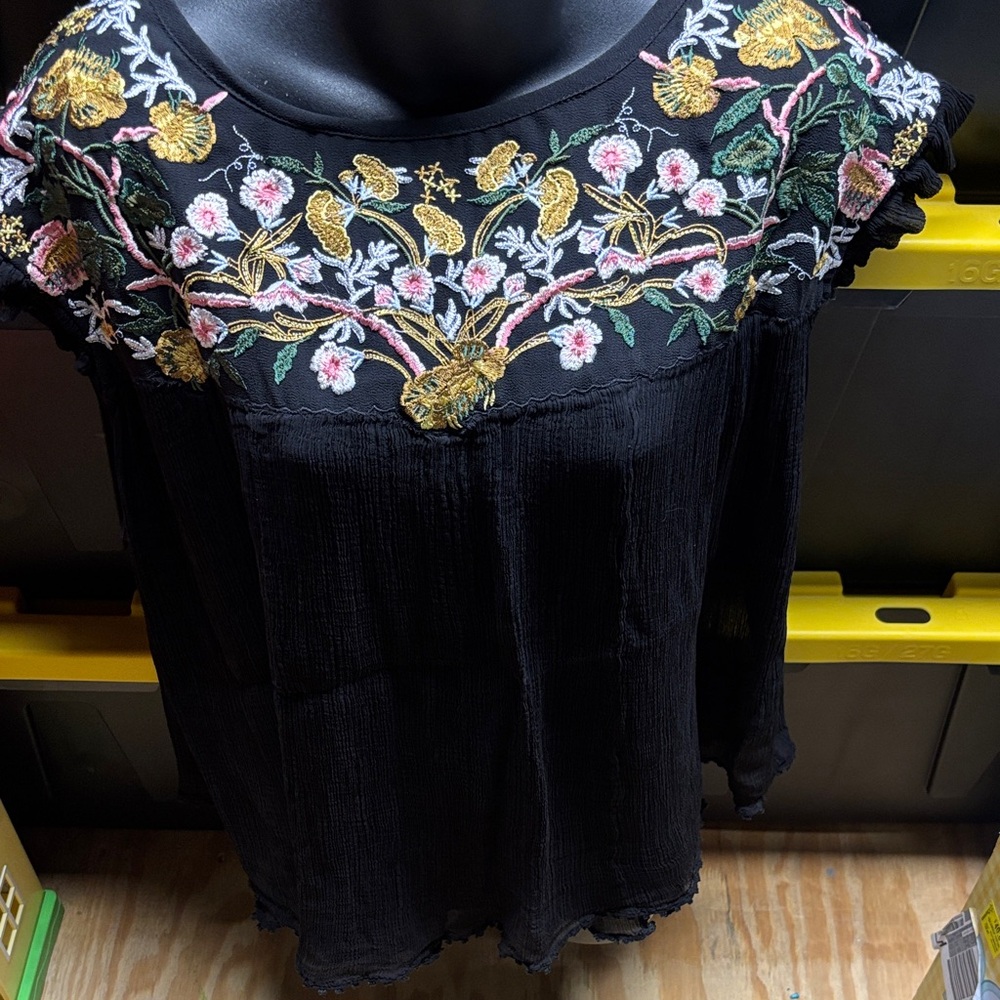 Embroidered Floral Yoke Black Short-Sleeve Blouse